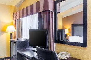 Econo Lodge - Clarks Summit - 1