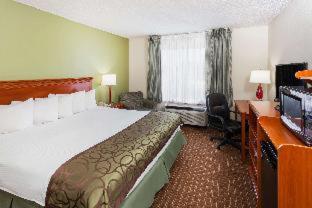 Baymont by Wyndham Peoria - Peoria - 8