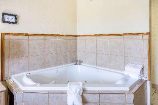 Rodeway Inn Branson, Brick House - 2