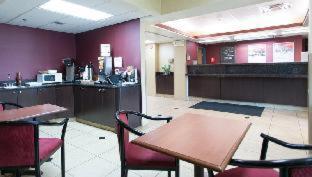 Travelodge by Wyndham Romulus Detroit Airport - 8