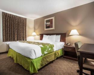 Econo Lodge Inn & Suites Fairgrounds - Des Moines - 2