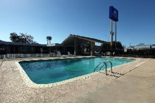 Americas Best Value Inn Uvalde - 8