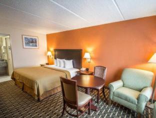 Quality Inn and Suites Palatka Riverfront - 4
