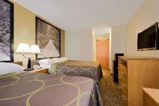 Super 8 by Wyndham Allentown - Allentown - 3