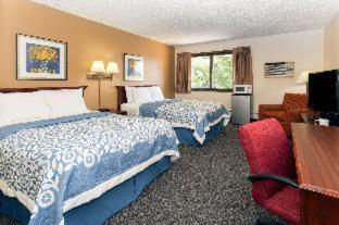 Days Inn by Wyndham Fort Collins - 9