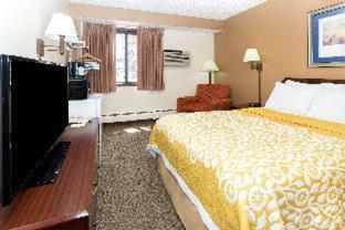 Days Inn by Wyndham Fort Collins - 8