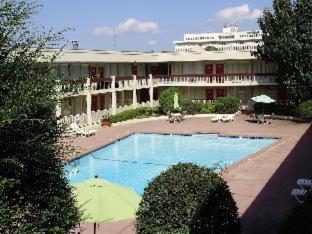 Trade Winds Central Inn - 9