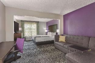 La Quinta by Wyndham Columbus North - 1