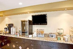 Super 8 by Wyndham Cypress Buena Park Area - Cypress - 9