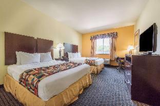 Days Inn & Suites by Wyndham Cleburne TX - 7