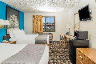 Super 8 by Wyndham Lincoln West - Lincoln - 9