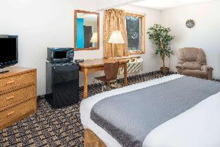 Super 8 by Wyndham Lincoln West - Lincoln - 4
