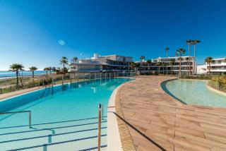VACATION MARBELLA I Live on the Edge of the Sea, New Beachfront Condo, Padel Courts, Gym, Sauna, Luxury Spa and 24-7 security - Estepona - 6