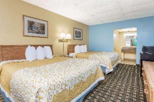 Days Inn by Wyndham Clayton - 6