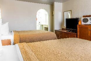 Rodeway Inn - 4