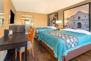 Super 8 by Wyndham Abilene North - Abilene - 2