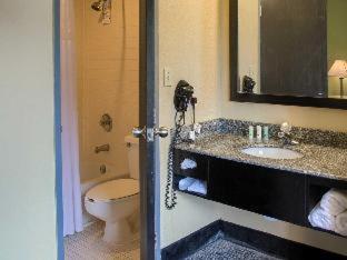 Quality Inn & Suites at Airport Blvd I-65 - 1