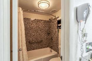 Quality Inn - 8