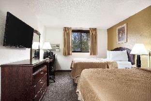 Travelodge by Wyndham La Porte/Michigan City Area - LaPorte - 5