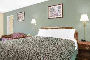 Days Inn by Wyndham Lincoln - 6