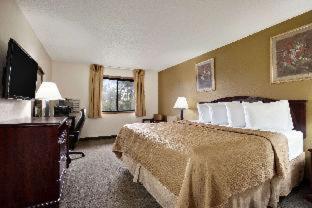 Travelodge by Wyndham La Porte/Michigan City Area - LaPorte - 4