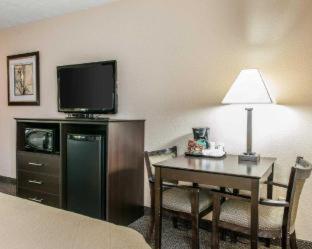 Quality Inn & Suites Mattoon South - 4