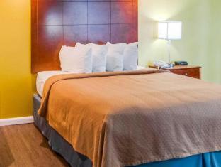 Clarion Pointe Staunton East - 8