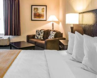 Quality Inn & Suites Escanaba North - 1