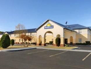 Days Inn by Wyndham Lincoln - Lincoln - 1