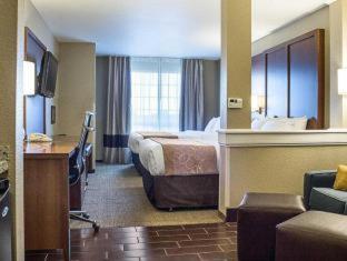 Comfort Suites - 5
