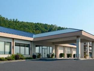 Howard Johnson by Wyndham Salem Hotel & Conference Center - 9