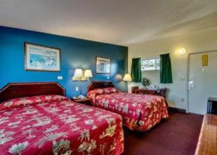 Econo Lodge - 7