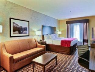 Comfort Suites Uniontown - 1