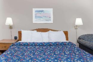 Days Inn by Wyndham Seguin TX - 9