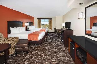 AmericInn by Wyndham Waupun - 9