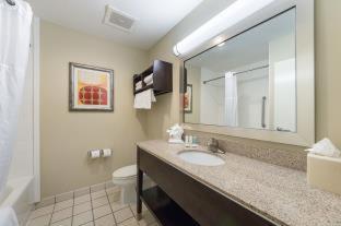 Comfort Suites Beachside - 6