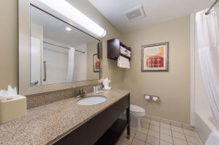 Comfort Suites Beachside - 2