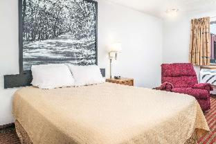 Super 8 by Wyndham Nebraska City - 5