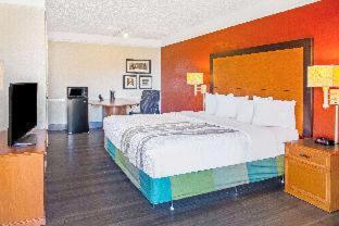 La Quinta Inn by Wyndham Victoria - Victoria - 1