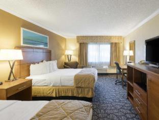 Clarion Hotel Detroit Metro Airport - 4