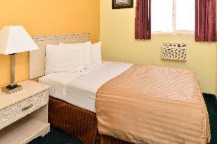 Americas Best Value Inn & Suites Anaheim - Anaheim - 1