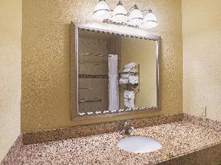 La Quinta by Wyndham Ft. Worth - Forest Hill, TX - 1