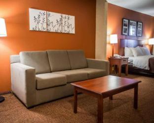 Sleep Inn & Suites Dunmore - Dunmore - 1