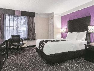 La Quinta by Wyndham Detroit Utica - 2