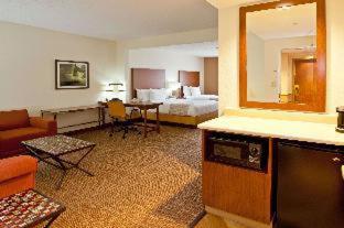 La Quinta by Wyndham Bannockburn-Deerfield - 3