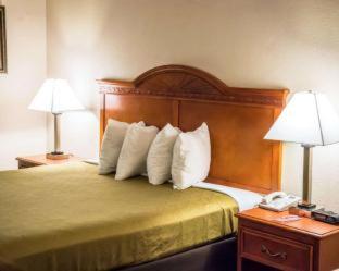 Econo Lodge Panama City St Andrews - 4