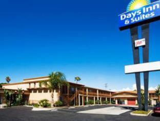 Days Inn by Wyndham San Diego-East/El Cajon - 9