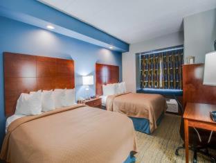 Clarion Pointe Staunton East - 4