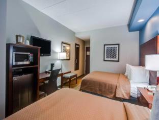 Clarion Pointe Staunton East - 2