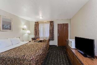 Days Inn by Wyndham Anaheim West - Anaheim - 3